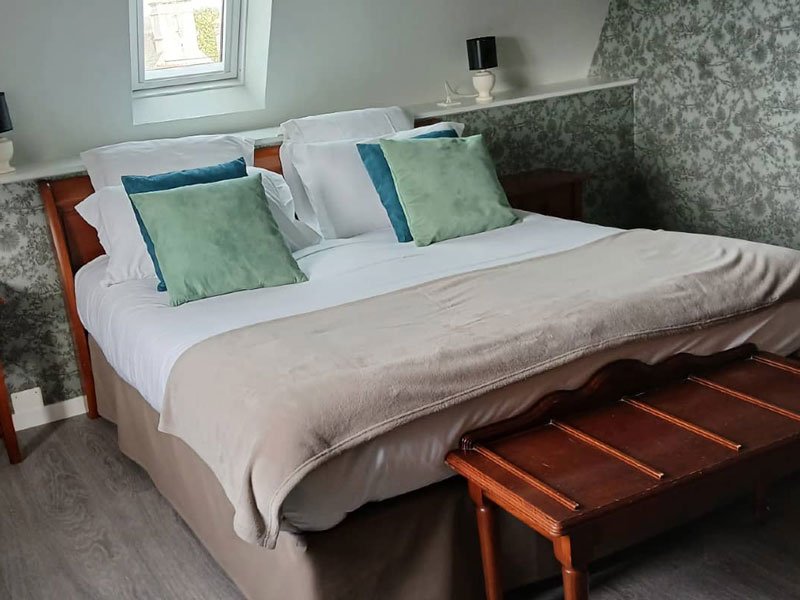 suite-salon-chambre-hote-saint-vaast-la-hougue-granitiere